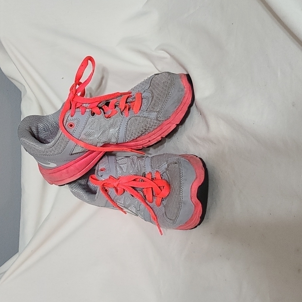 Nike Relentless 2 Women's Athletic Shoes Gray/Coral/White Size 8‎ EUC